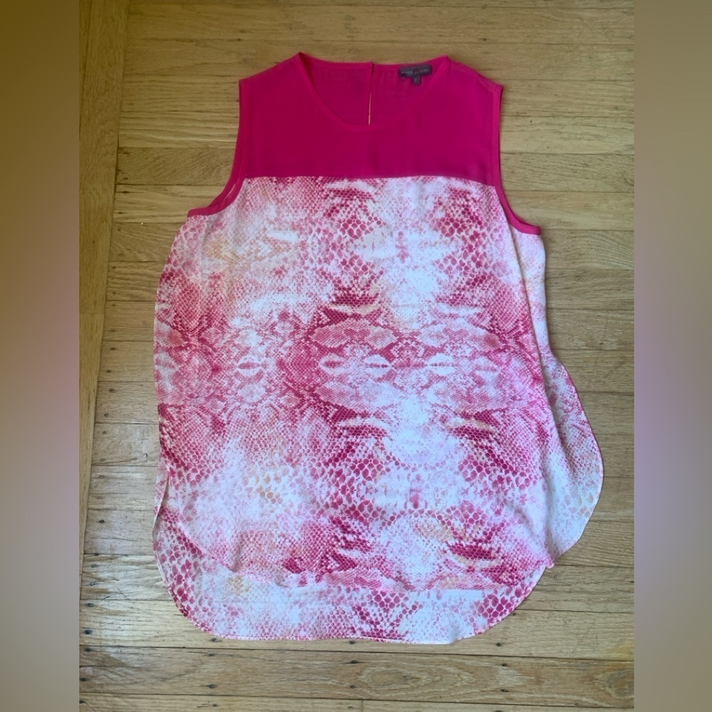 Vince Camuto Women’s blouse size small like new- hot pink animal print